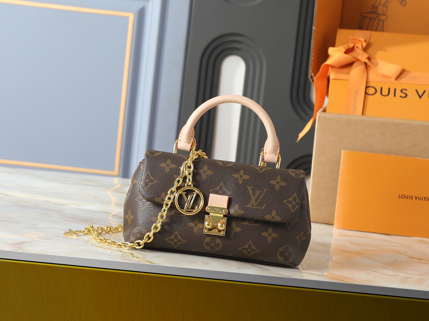 Louis Vuitton LV Classic Handbag Premium Canvas Interior Pocket Elegant Look High-End Fashion